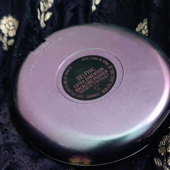 Mac Delphic Bronzer - Picture 3 of 3